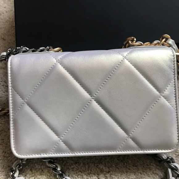 CHANEL 19 WOC iridescent white / ivory 21P - Picture 7 of 12